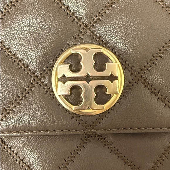 Tory Burch Willa Quilted Shoulder Bag - Picture 10 of 12